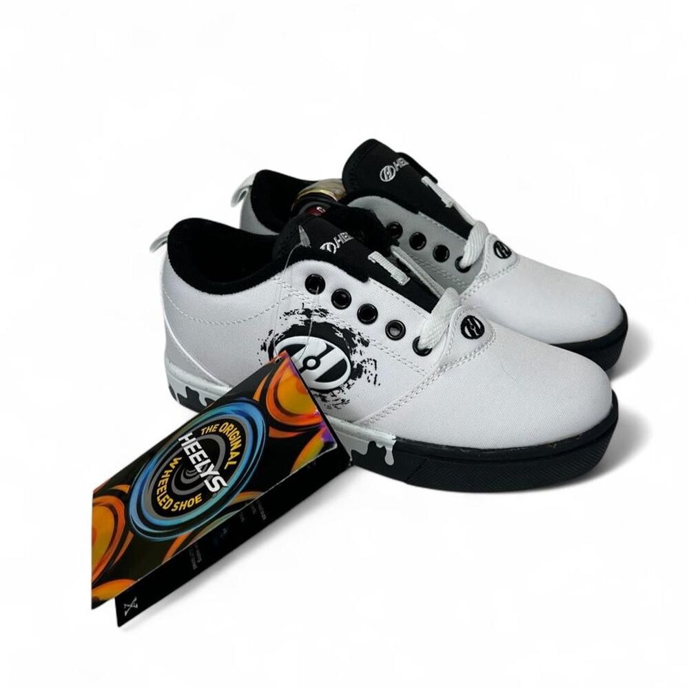 New Heelys white & black skate shoes youth 2 New with tags